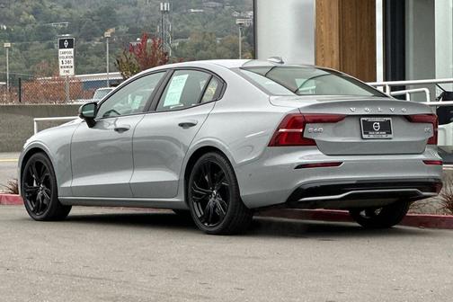 2024 Volvo S60 B5 Plus Dark Theme