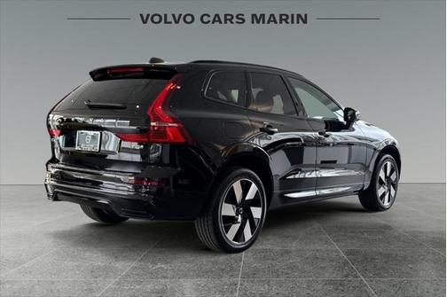 2025 Volvo XC60 Plug-In Hybrid T8 Plus