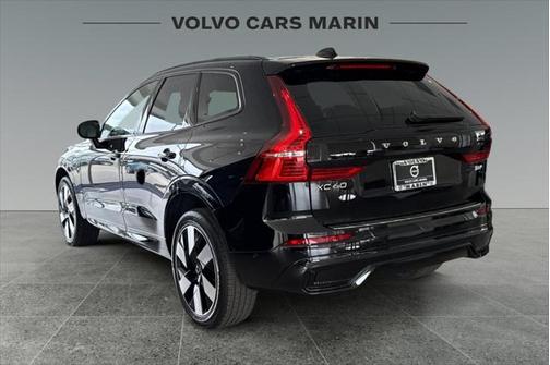 2025 Volvo XC60 Plug-In Hybrid T8 Plus