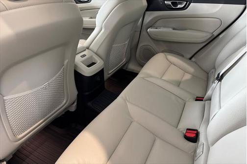 2025 Volvo XC60 Plug-In Hybrid T8 Plus
