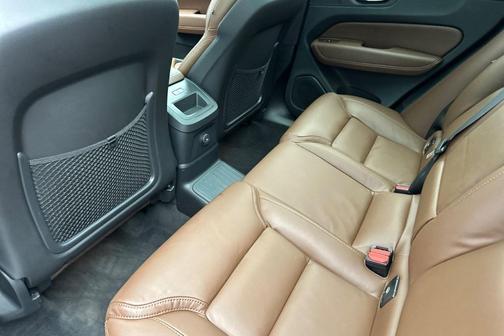 2023 Volvo XC60 Recharge Plug-In Hybrid T8 Ultimate Bright Theme