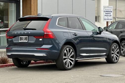 2023 Volvo XC60 Recharge Plug-In Hybrid T8 Ultimate Bright Theme