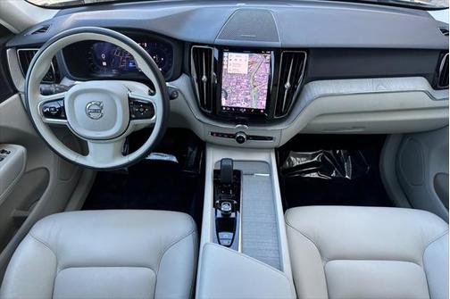 2023 Volvo XC60 B5 Plus Bright Theme