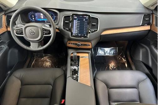 2025 Volvo XC90 Plug-In Hybrid T8 Plus 7-Seater