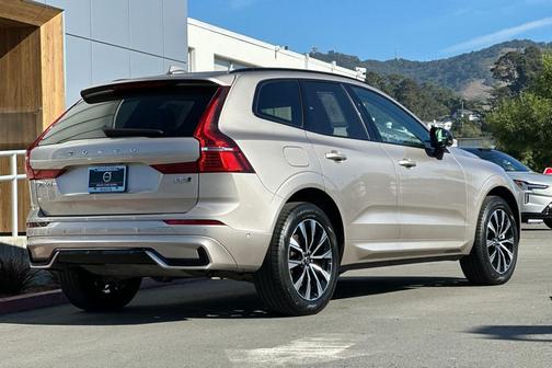 2025 Volvo XC60 B5 Plus