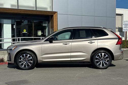 2025 Volvo XC60 B5 Plus