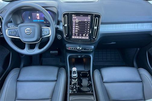 Crystal White 2026 Volvo XC40 Ultra, B5 AWD Gas (mild hybrid), Dark