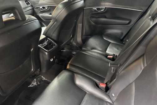 Osmium Grey Metallic 2020 Volvo XC90 T6 Momentum