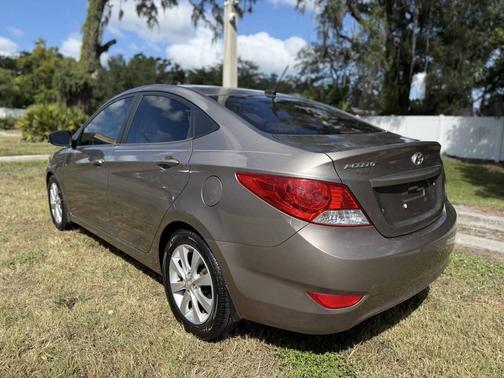 2013 Hyundai Accent SE