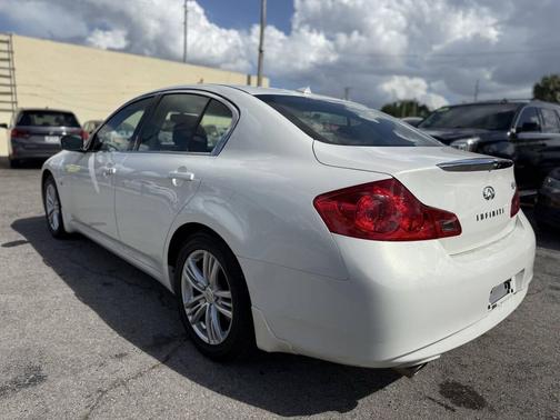 Moonlight White 2015 INFINITI Q40 Base