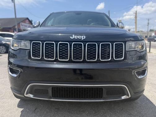Diamond Black Crystal Pearlcoat 2017 Jeep Grand Cherokee Limited