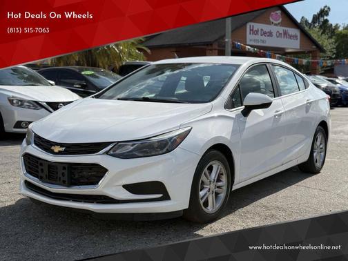 Summit White 2017 Chevrolet Cruze LT