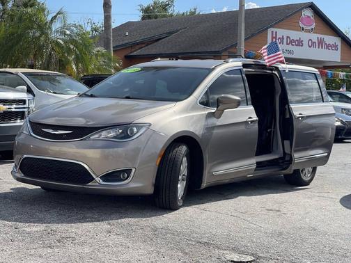 2018 Chrysler Pacifica Touring-L