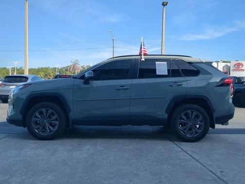 2022 Toyota RAV4 Hybrid XLE Premium
