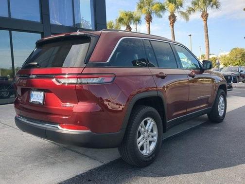 2022 Jeep Grand Cherokee Laredo