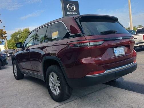 2022 Jeep Grand Cherokee Laredo