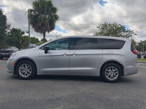 2024 Chrysler Pacifica Touring-L