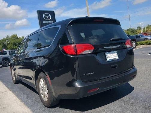 2022 Chrysler Voyager LX