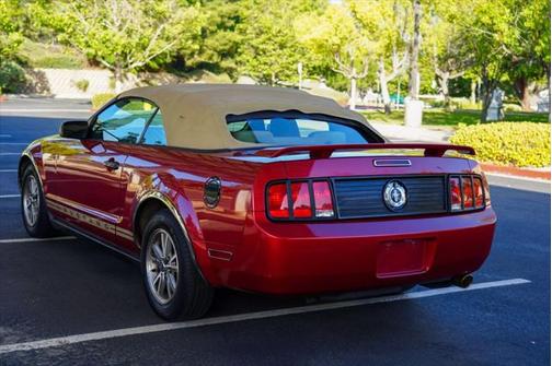 2005 Ford Mustang Premium