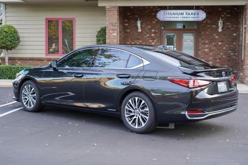 2021 Lexus ES 300h Base
