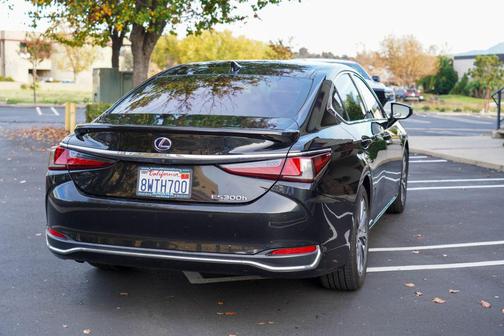 2021 Lexus ES 300h Base