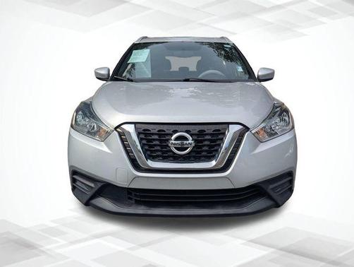 Brilliant Silver Metallic 2019 Nissan Kicks SV