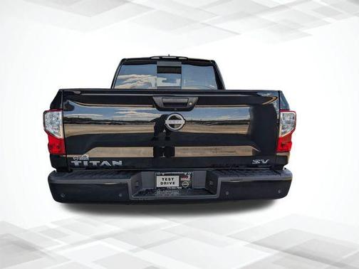 2023 Nissan Titan SV