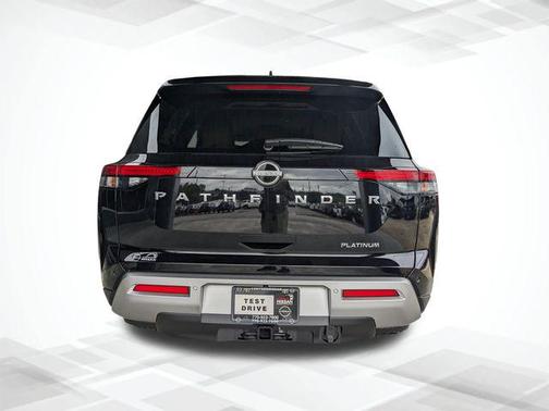 2025 Nissan Pathfinder Platinum FWD