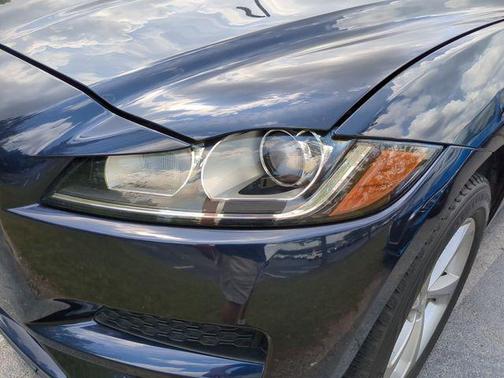 2018 Jaguar F-PACE 25t Premium