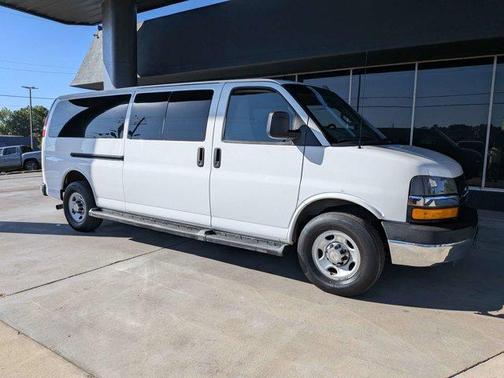 Summit White 2016 Chevrolet Express 3500 LT