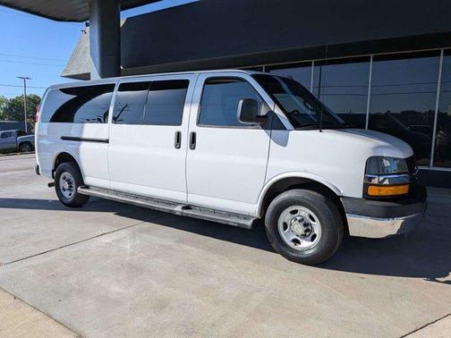 Summit White 2016 Chevrolet Express 3500 LT