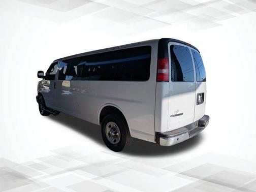 Summit White 2016 Chevrolet Express 3500 LT