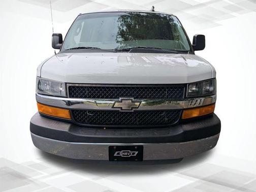 Summit White 2016 Chevrolet Express 3500 LT