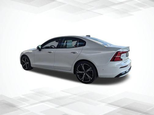 2024 Volvo S60 B5 Plus Dark Theme