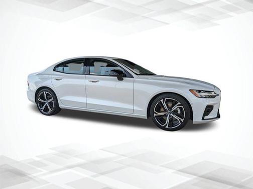 2024 Volvo S60 B5 Plus Dark Theme