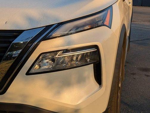 White 2022 Nissan Rogue SL