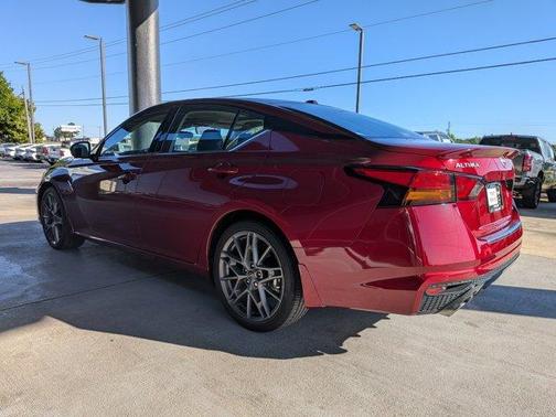 Scarlet Ember 2023 Nissan Altima 2.0 SR