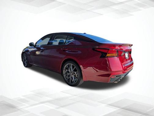 Scarlet Ember 2023 Nissan Altima 2.0 SR