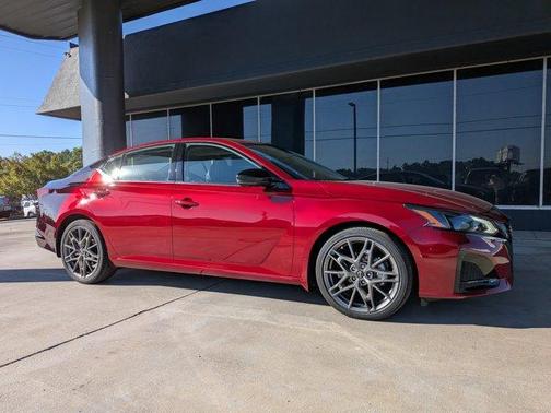 Scarlet Ember 2023 Nissan Altima 2.0 SR