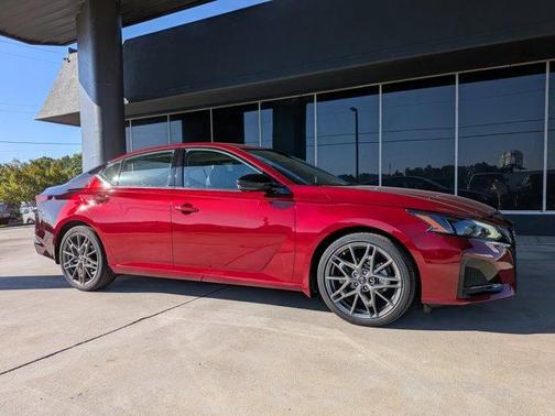 Scarlet Ember 2023 Nissan Altima 2.0 SR