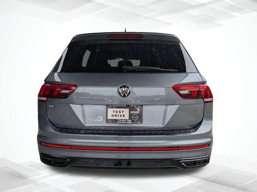 Platinum Gray Metallic 2024 Volkswagen Tiguan 2.0T SE R-Line Black
