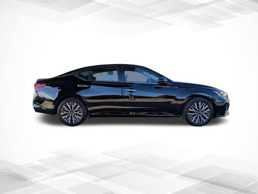 Super Black 2025 Nissan Altima SV