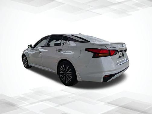 White 2023 Nissan Altima 2.5 SV