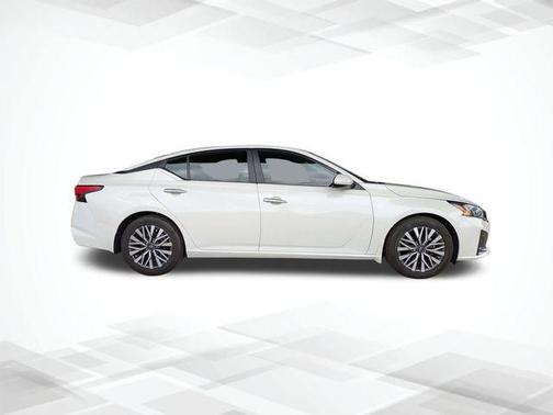 White 2023 Nissan Altima 2.5 SV