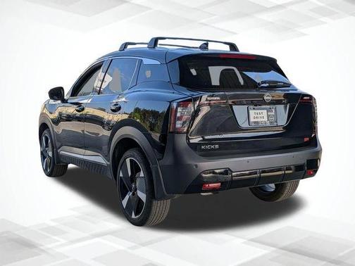 Super Black 2025 Nissan Kicks SR