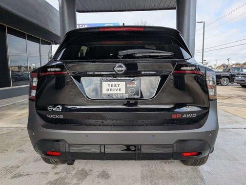 2025 Nissan Kicks SR