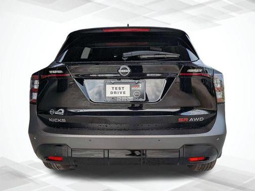 2025 Nissan Kicks SR