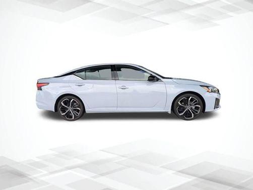 Gray Sky Pearl 2023 Nissan Altima 2.5 SR