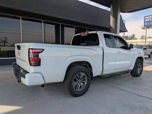 2025 Nissan Frontier SV