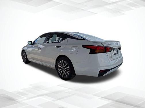 Glacier White 2025 Nissan Altima SV